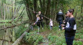 Wpierw posprzątali, później wspólnie wędkowali. Piknik ekologiczny w Żukówku