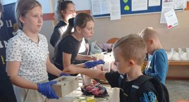 Ponad 2,5 tys. zł. zebrano w borzytuchomskiej szkole na kiermaszu dla Klaudii i Dominika