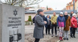 Spotkanie pod pomnikiem upamiętniającym społeczność żydowską Ziemi Bytowskiej