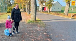 Bezpieczne przejście i tablica radarowa w Trzebiatkowej