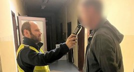 Wyprzedził radiowóz, bo kazała mu to jego partnerka. To już 10 utrata przez niego prawa jazdy