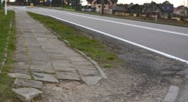 Czy nierówne pobocza i chodniki w Lipnicy będą remontowane? Zarząd Dróg Wojewódzkich nie pozostawia złudzeń