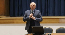 To kompendium wiedzy o kaszubskich symbolach, mitach, przekonaniach, świecie wyobrażonym. Dostępne jest w internecie