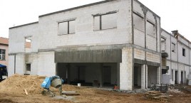 Powstaje nowe skrzydło szkoły w Czarnej Dąbrówce. W tym roku zalane zostaną stropy oraz wstawione drzwi i okna