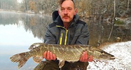 Szczupak mierzył prawie 93 cm. Spory okaz na Jeziorze Borowe