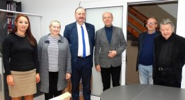 Czy salę obrad Rady Gminy Tuchomie zdobić będą dzieła kaszubskiego malarza? Spotkanie z Januszem Trzebiatowskim