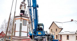 Figura świętego Jana Nepomucena z Borzyszków po raz trzeci zmieniła swoją lokalizację