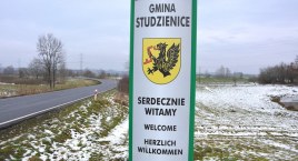 Są dwa. Stoją od kilku lat, ale dopiero niedawno zrobiło się o nich głośno. Witacze gminy Studzienice