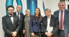 Janusz Jutrzenka Trzebiatowski przekazał gminie Tuchomie kolekcję plakatów