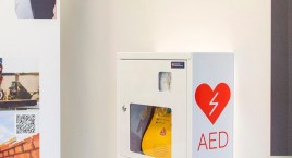 W Powiatowym Centrum Edukacji Zawodowej w Bytowie zawisł defibrylator