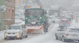 Ślisko, zakorkowane ulice, zablokowane drogi. Atak zimy daje w kość bytowiakom