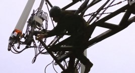 Jak wygląda nadzór nad masztami telefonii komórkowej?