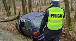 Wypadek pomiędzy Czarną Dąbrówką a Kozinem. Motorowerzysta nie żyje