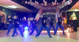 Eleganckie dekoracje, konferansjerzy, profesjonalne nagłośnienie. Noc Artystów 2023 w bytowskim ogólniaku 