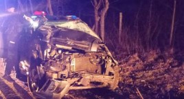 Da drodze wojewódzkiej pomiędzy Jezierzem a Uliszkowicami dachował samochód osobowy