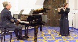 W sali portretowej bytowskiego muzeum wystąpili uczniowie szkoły muzycznej z Bytowa oraz Karolina Laskowska ze Sławna