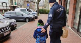 Od nietrzeźwego dziadka 6-letniego chłopca odprowadzili do... nietrzeźwej babci