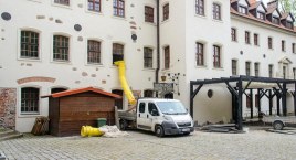 Na zamkowym dziedzińcu niewiele się dzieje. Nie ma gdzie zjeść, wypić herbaty czy kawy. Czy to się zmieni?