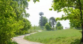 Jedna wieża na Górze Lemana, druga na Siemierzyckiej. Oddalone od siebie jedynie o 3 km, o czym mało kto wie