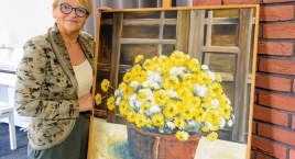 „Jestem kolorowa, lubię wyrażać się mocną barwą i kontrastem” - mówi bytowianka Irena Grzywnowicz