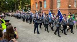 Na zamek zjechało 300 mundurowych. Wojewódzkie Święto Policji w Bytowie