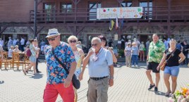 Gwar przy stoiskach i żar z nieba. Imieniny Borowej Ciotki 2023 w Płotowie