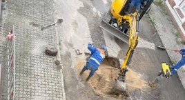 Ten typ rur pęka nawet kilkanaście razy na rok. Koszt jednej naprawy sięga od 5 do 10 tys. zł