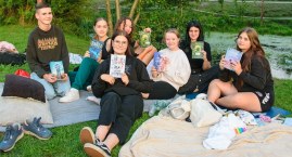 Młodzież czyta i to całą dobę. Maraton czytelniczy w Tuchomiu