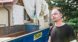 Wybuch na ul. Dunikowskiego w Bytowie zniszczył ścianę budynku. Pożar zaczął się w magazynie energii 