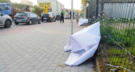 W Bytowie ktoś zerwał wyborcze banery, w Kołczygłowach zniknęły. Wyborcza gorączka rośnie
