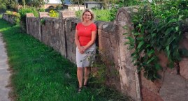 W Sylcznie chcą odnowić stary mur. Najbardziej dokuczają im jednak wałęsające się psy