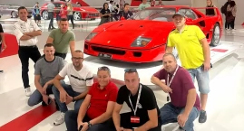 Członkowie Automobilklubu Bytowskiego w świątyniach Ferrari i Lambo