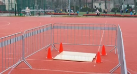 Pod boiskiem Szkoły Podstawowej nr 1 w Bytowie pojawiło się zapadlisko