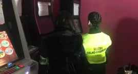 Policjanci wspólnie z celnikami zlikwidowali nielegalny salon gier w Bytowie