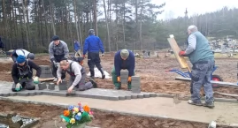 Wpierw postawili dom. Teraz mieszkańcy Borowego Młyna znów wspólnie wzięli się do pracy