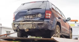 Jeep wylądował w rowie