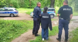Nastolatka odnaleziona na mokradłach w lesie