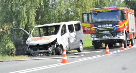 Pożar w Tuchomiu. Dostawczak w płomieniach