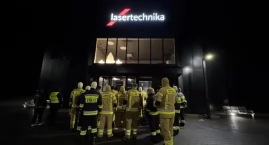 Symulowany pożar i akcja strażaków w nowym budynku Lasertechniki