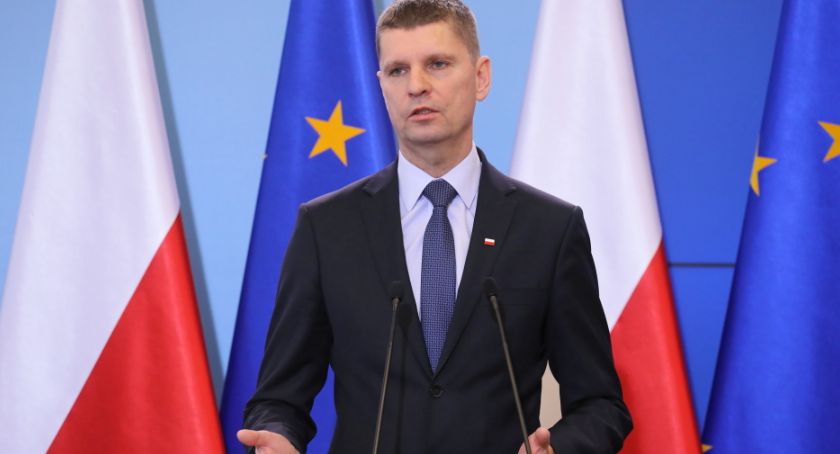 Piontkowski: uczniowie, którzy wrócą do szkoły będą mieli częściowo zajęcia dydaktyczne, pozostali nadal zdalne
