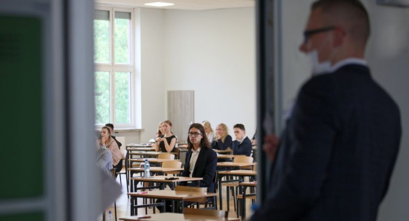 Egzaminem pisemnym z języka polskiego rozpoczęły się matury