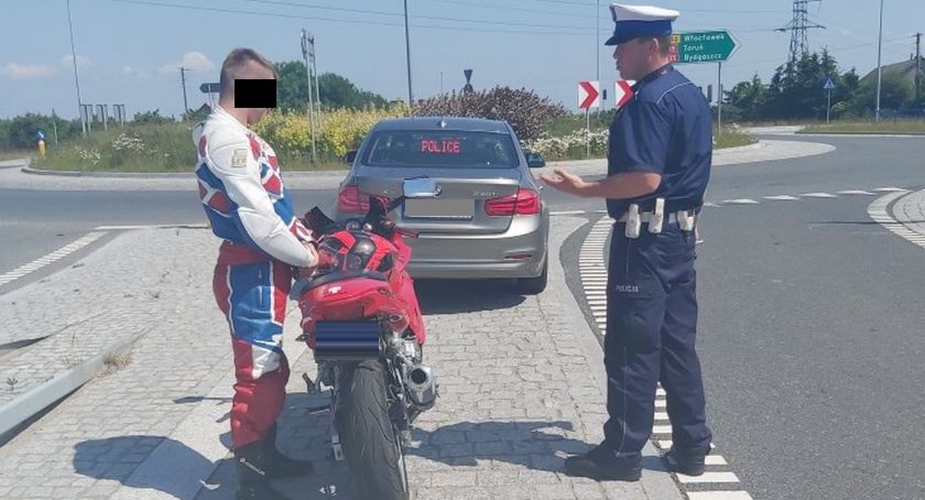 Przez obwodnicę pędził na motorze bez uprawnień