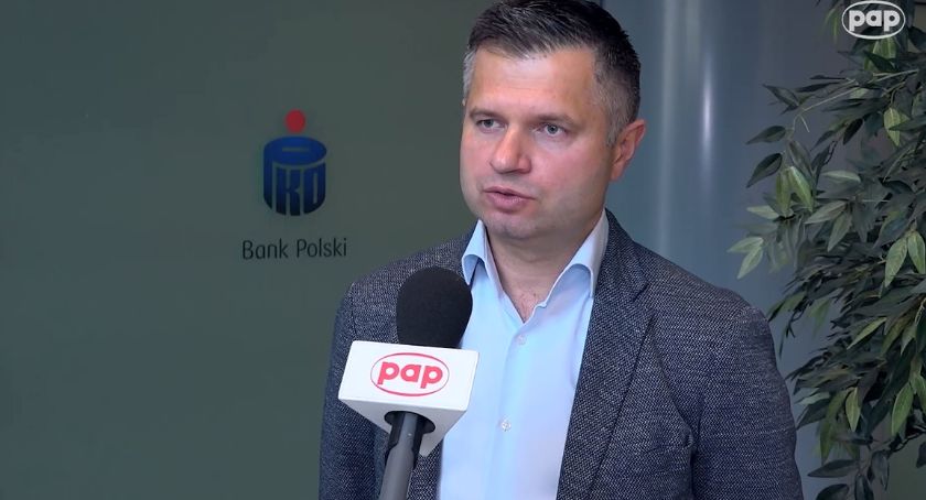PKO BP prognozuje płytką recesję w 2020 r. i silne odbicie w roku następnym