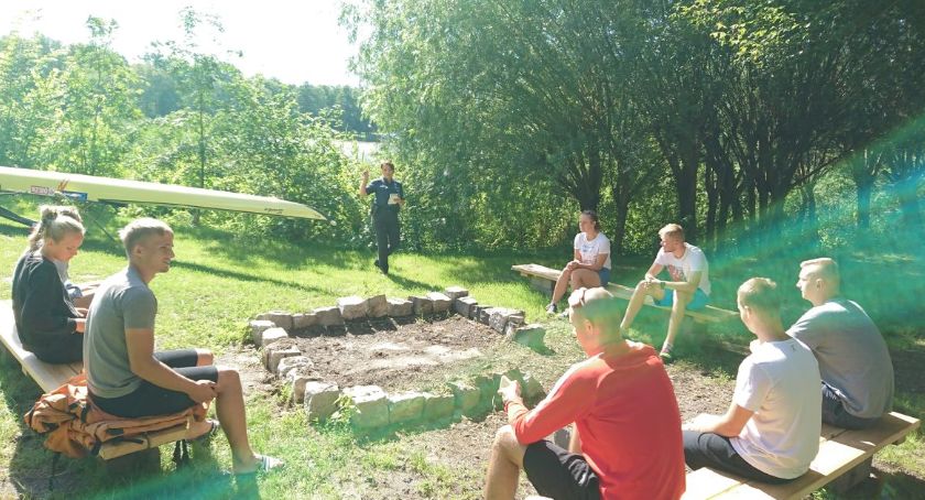 Policjanci na obozie wioślarskim