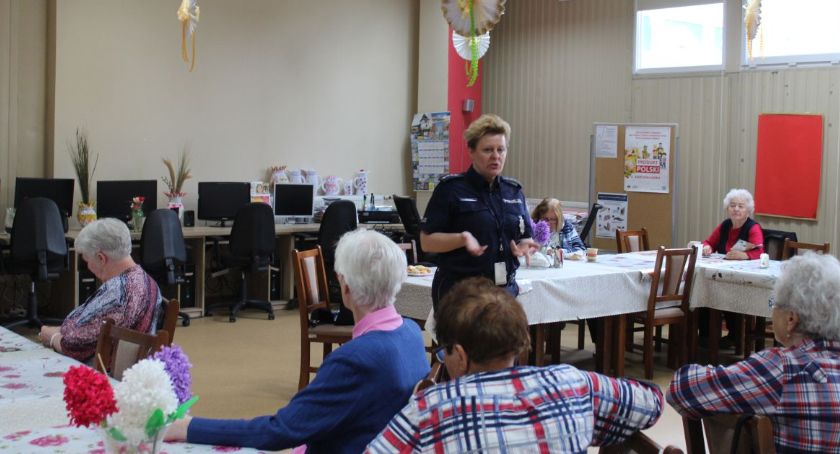 Policjantki z wizytą u seniorów