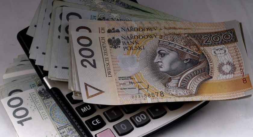 Badanie: przez dwa miesiące pandemii długi Polaków wzrosły o ponad 1,2 mld zł