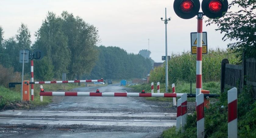 Przypominali jak ważna jest uwaga na przejeździe kolejowym