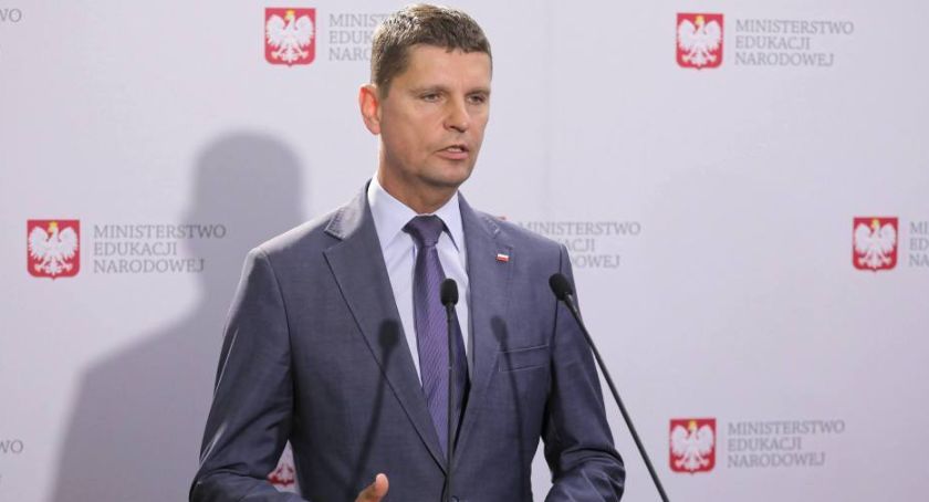 Piontkowski: nie widzę potrzeby, aby przekładać rozpoczęcie roku szkolnego