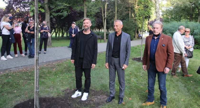 Kolejne dęby zaasdzone przez gwiazdy