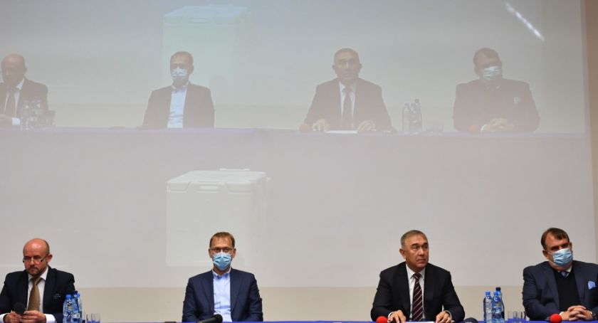 Lublin: zaprezentowano lek na COVID-19 wyprodukowany z osocza